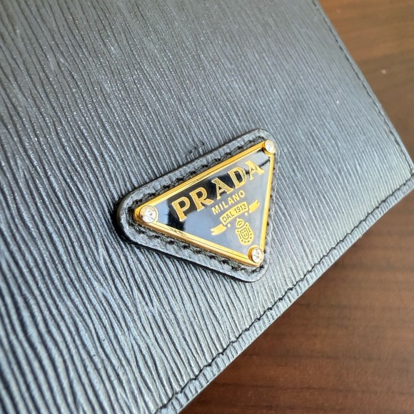 Lux! Prada Wallet Black Leather Card Holder lux brand
Look brand new - Picture 11 of 14